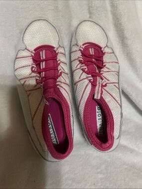 Source Unknown White and Pink Slip-On Athletic Sneakers Never worn